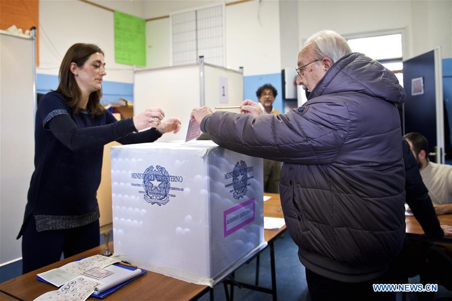 ITALY-FLORENCE-CONSTITUTIONAL REFERENDUM-VOTING