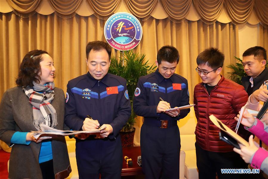 CHINA-BEIJING-SHENZHOU-11-ASTRONAUTS-PRESS CONFERENCE(CN)
