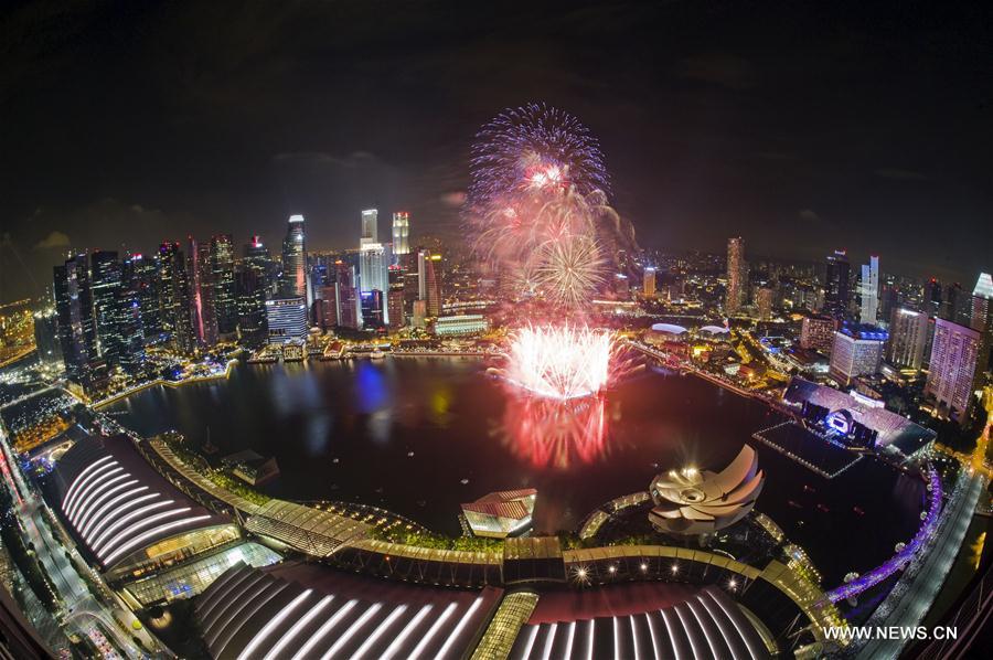 SINGAPORE-NEW YEAR-CELEBRATION-FIREWORKS