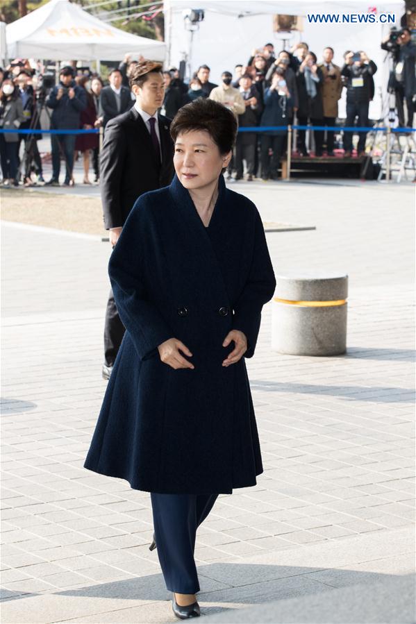 Ousted South Korean President Park Geun-hye arrives at the prosecutors' office in Seoul, South Korea, March 21, 2017. 