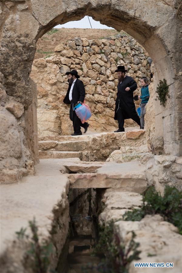 MIDEAST-JERUSALEM-PASSOVER-SPRING WATER