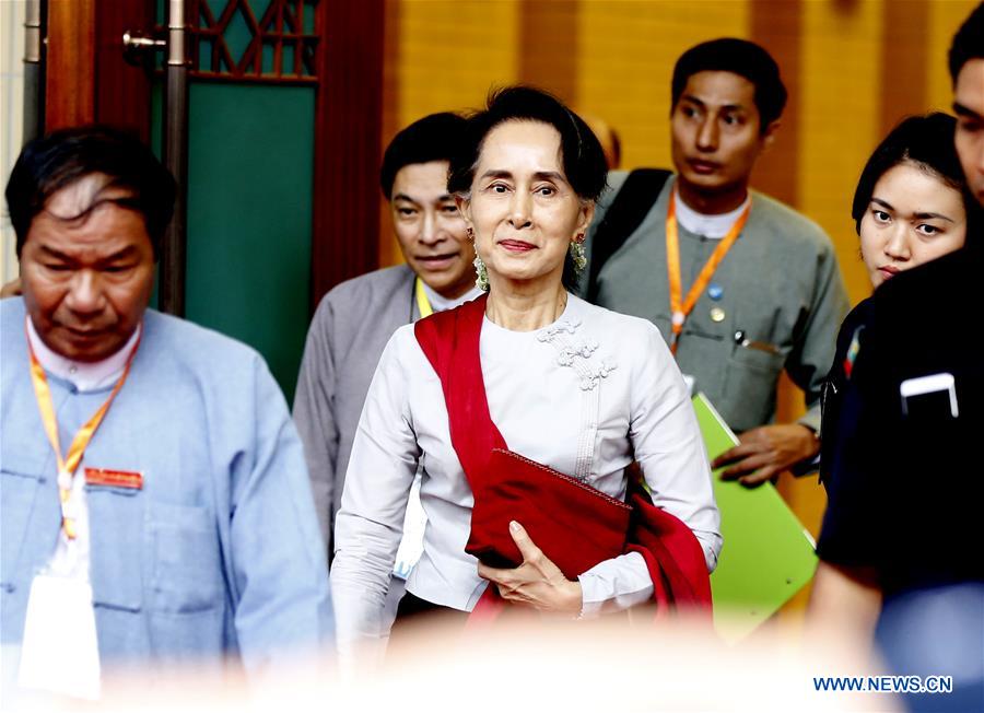 Myanmar's Aung San Suu Kyi meets 7 non-cea