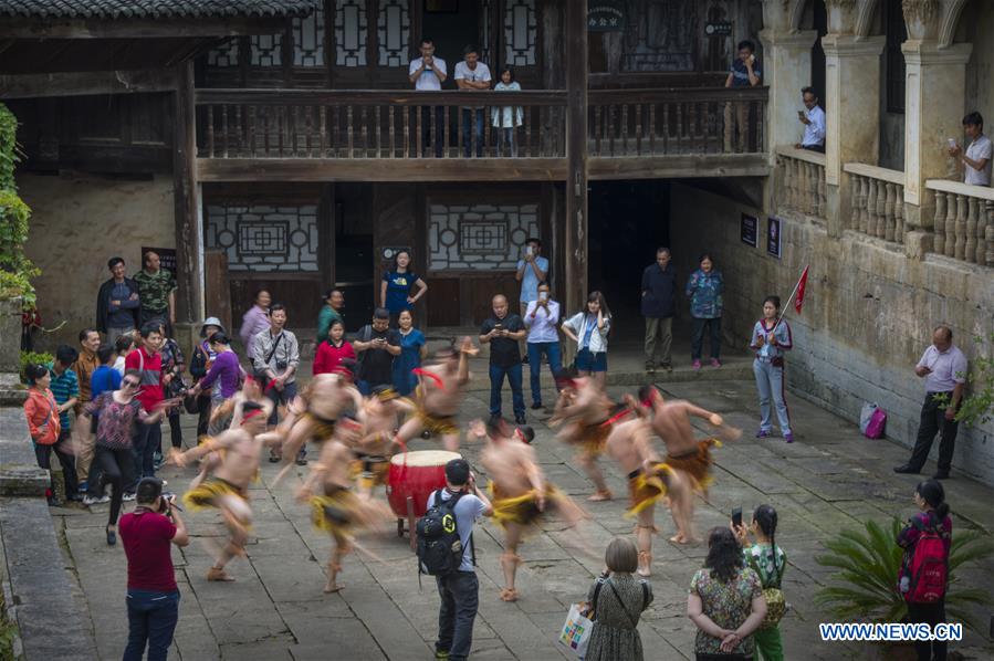 #CHINA-HUBEI-LICHUAN-FOLK DANCE (CN)