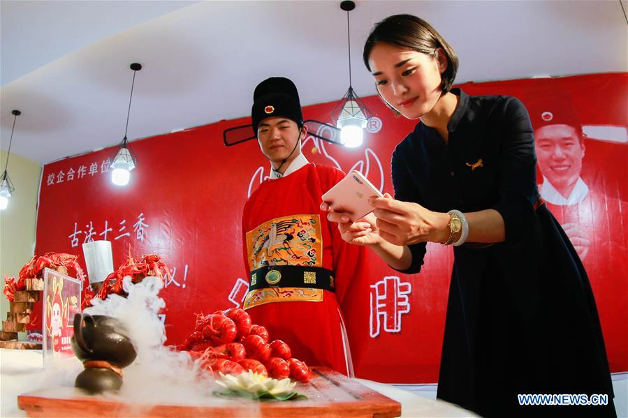 #CHINA-HUAIAN-LOBSTER-CUISINE (CN)