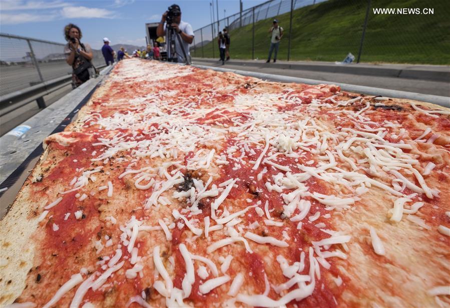 U.S.-LOS ANGELES-LONGEST PIZZA
