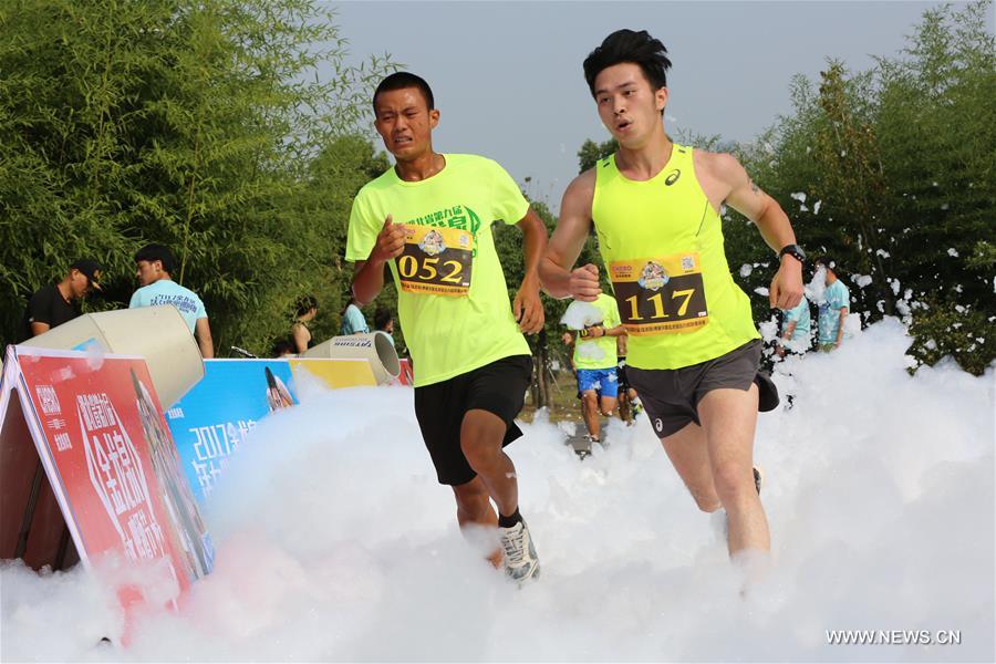#CHINA-HUBEI-BUBBLE RUNNING (CN)