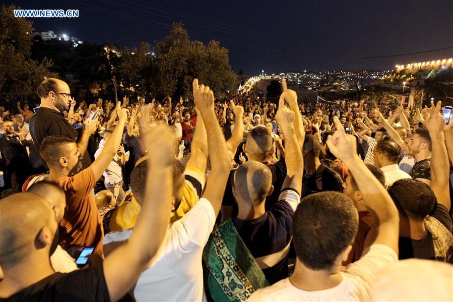 MIDEAST-JERUSALEM-PRAYING-PROTEST