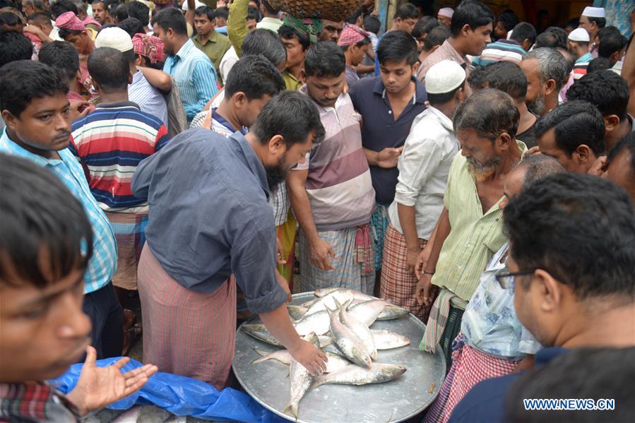 BANGLADESH-DHAKA-FISH-HILSA
