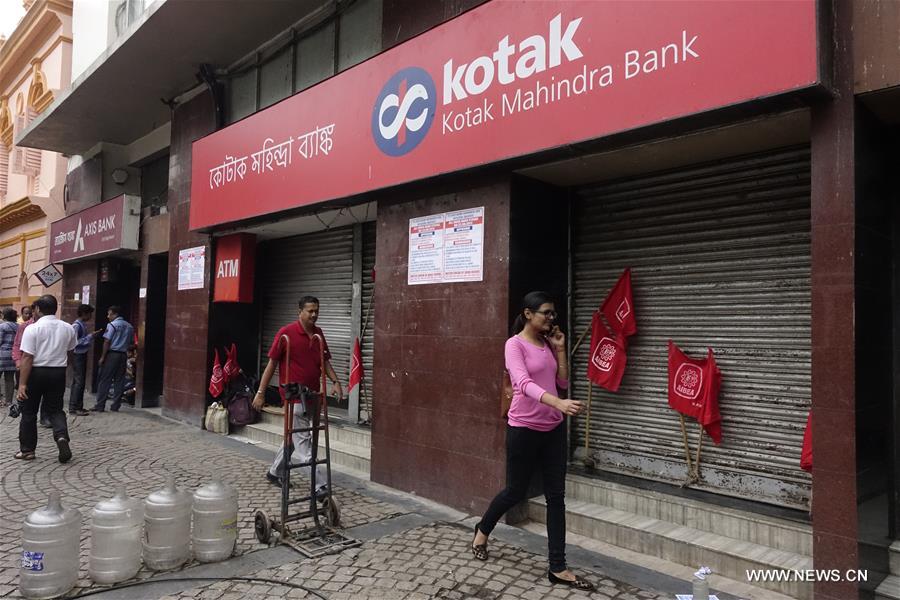 INDIA-KOLKATA-BANKS-STRIKE