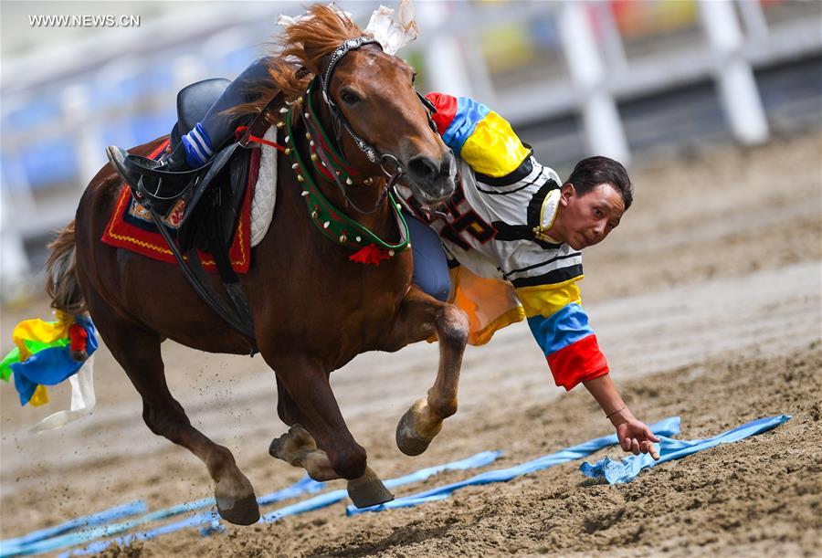 CHINA-TIBET-SHOTON FESTIVAL-HORSE RIDING (CN)