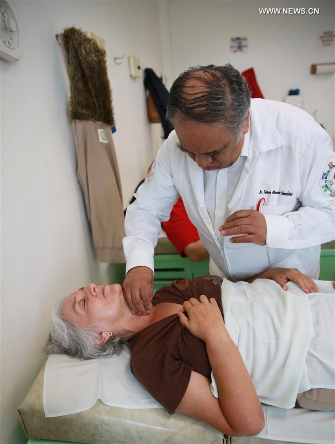 MEXICO-MEXICO CITY-TRADITIONAL CHINESE MEDICINE