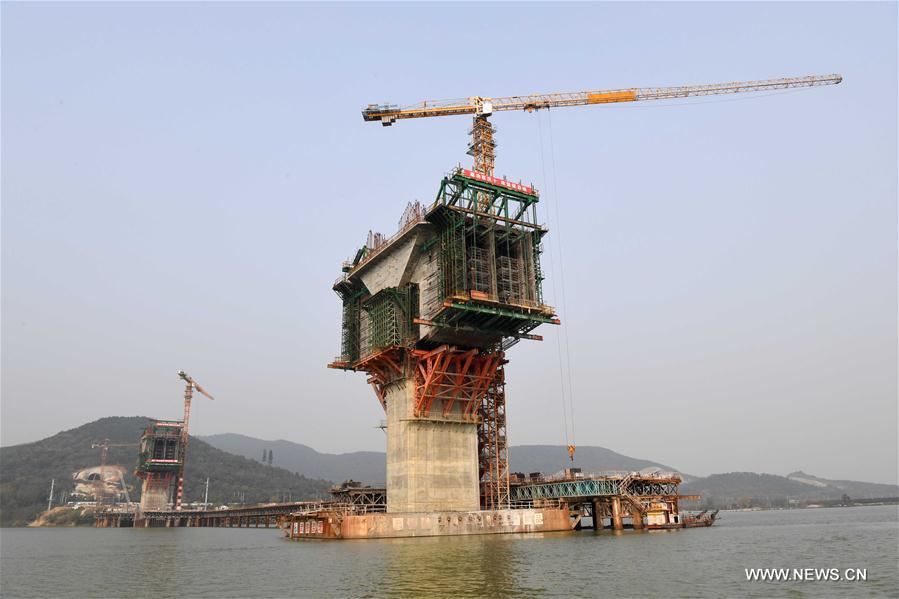 CHINA-HUBEI-HIGH-SPEED RAILWAY-BRIDGE CONSTRUCTION (CN)