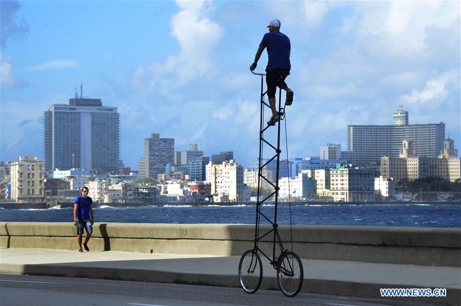 CUBA-HAVANA-GIANT BICYCLE-FEATURE