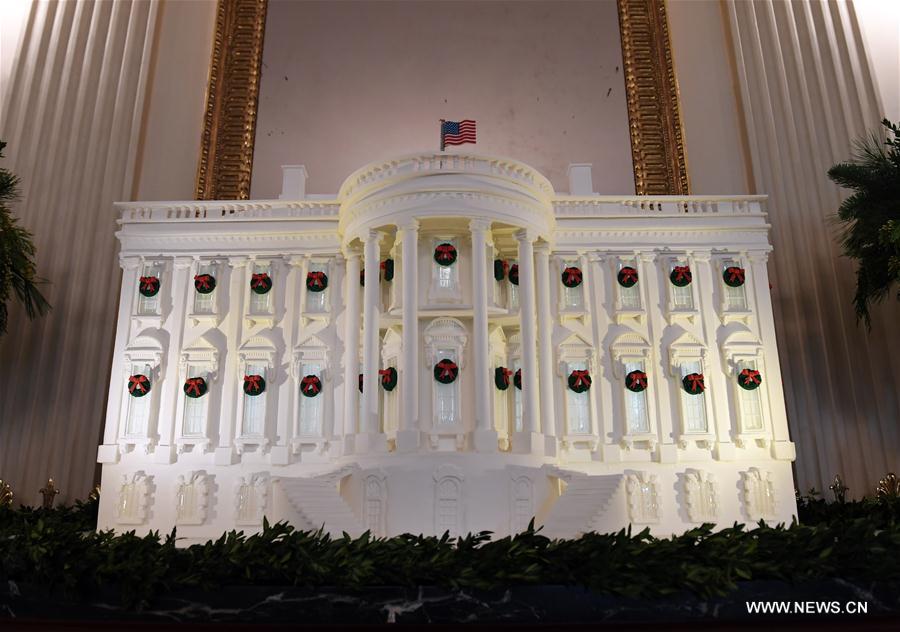 U.S.-WASHINGTON D.C.-WHITE HOUSE-HOLIDAY DECORATION