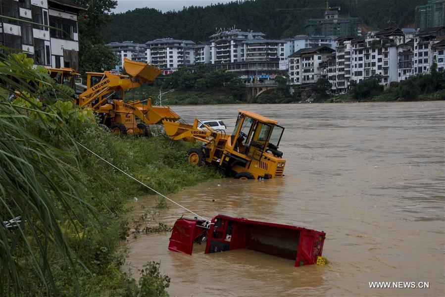 The flood caused by torrential rainfall has left two people dead in Congjiang. 