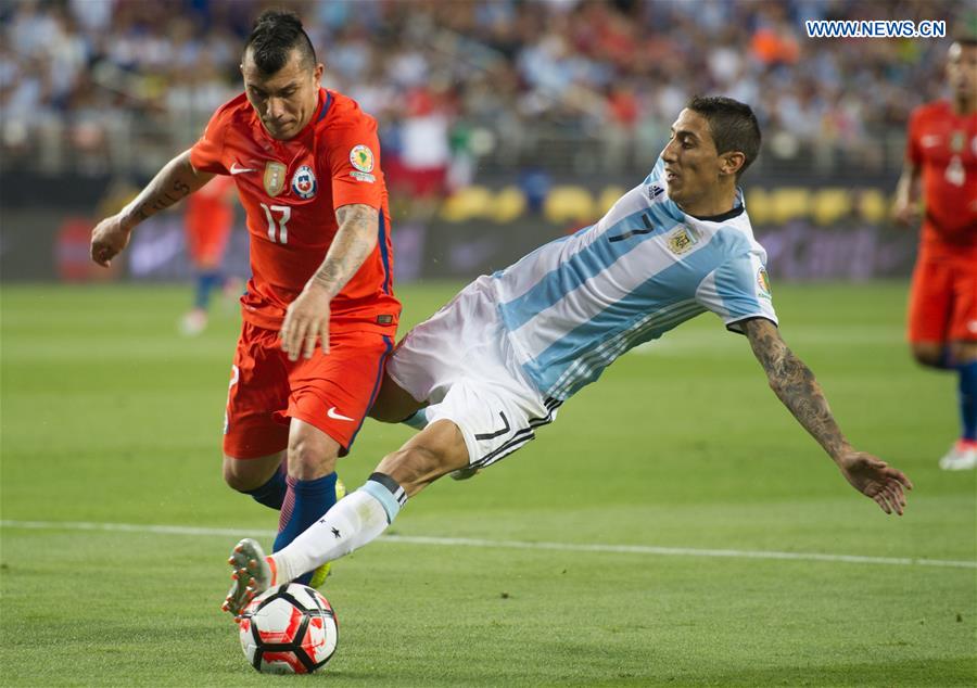 Argentina's Angel Di Maria (R) vies with Chile's Gary Medel during their Copa America Centenario Group D match at the Levi's Stadium in Santa Clara, California, the United States, June 6, 2016.
