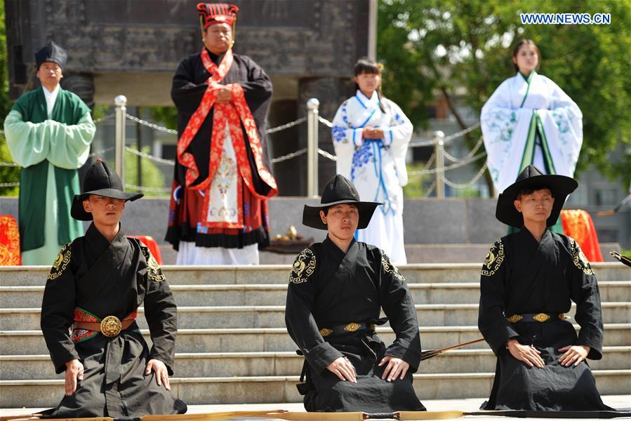 People in Han dresses attend a sacrificial ceremony for Qu Yuan, a patriotic poet who drowned himself before his state fell to the invasion of the enemy during the Warring States Period (475-221 BC), in Lanzhou, capital of northwest China's Gansu Province, June 9, 2016.