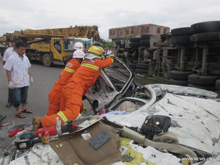 CHINA-JIANGXI-ROAD CRASH ACCIDENT(CN)