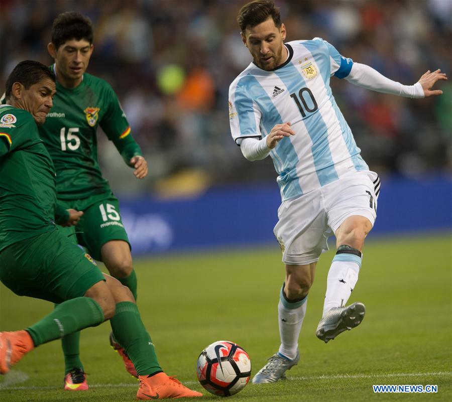 Lionel Messi (R) of Argentina vies for the ball during a Copa America Group D soccer match against Bolivia in Seattle, the United States, on June 14, 2016. 