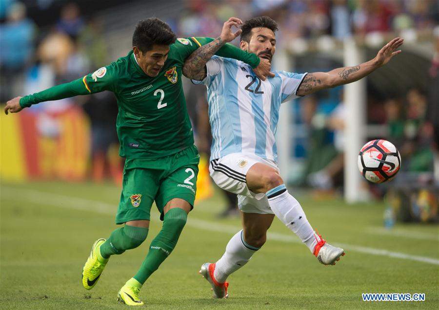 Ezequiel Lavezzi (R) of Argentina vies with Erwin Mario Saavedra of Bolivia during a Copa America Group D soccer match in Seattle, the United States, on June 14, 2016. 