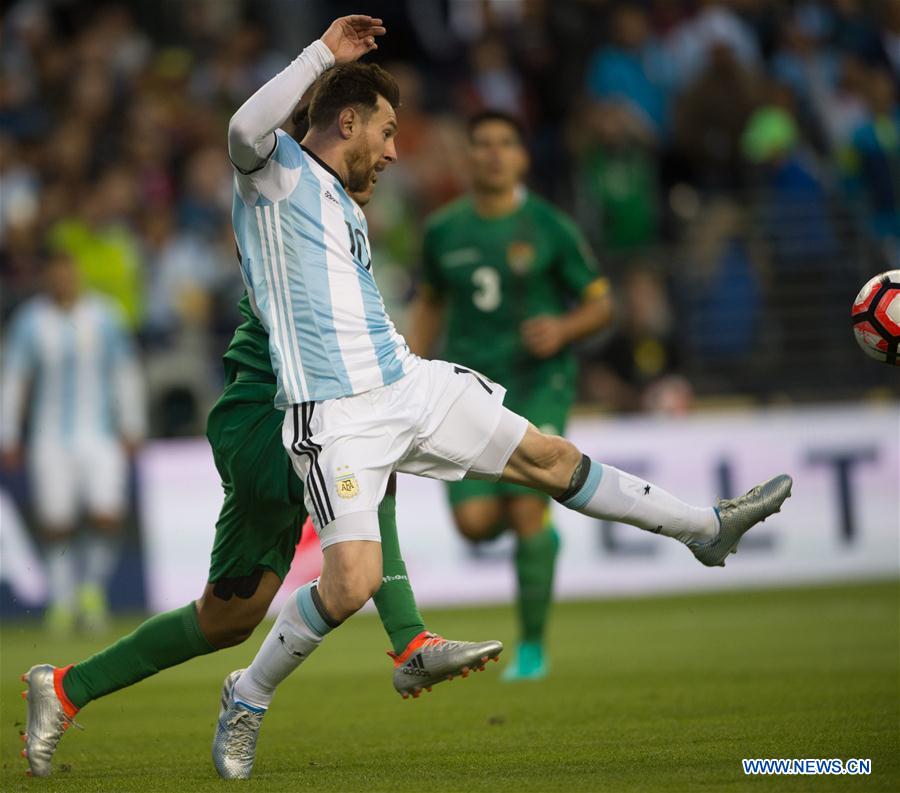 Lionel Messi (R) of Argentina vies for the ball during a Copa America Group D soccer match against Bolivia in Seattle, the United States, on June 14, 2016.