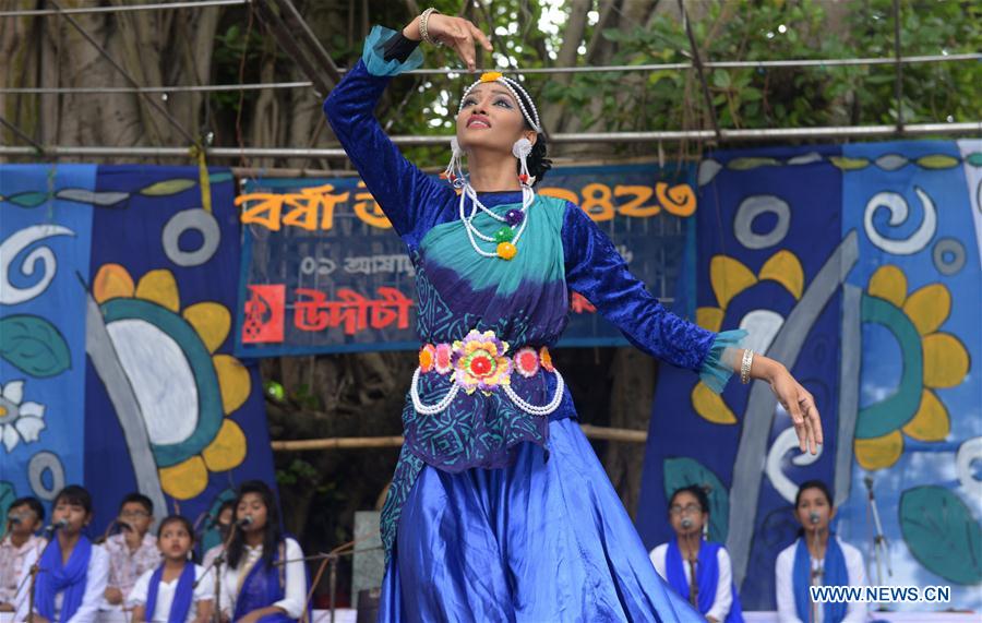 A Bangladeshi artist dances during an event marking Pahela Ashar, the first day of the rainy season, in Dhaka, Bangladesh, June 15, 2016.
