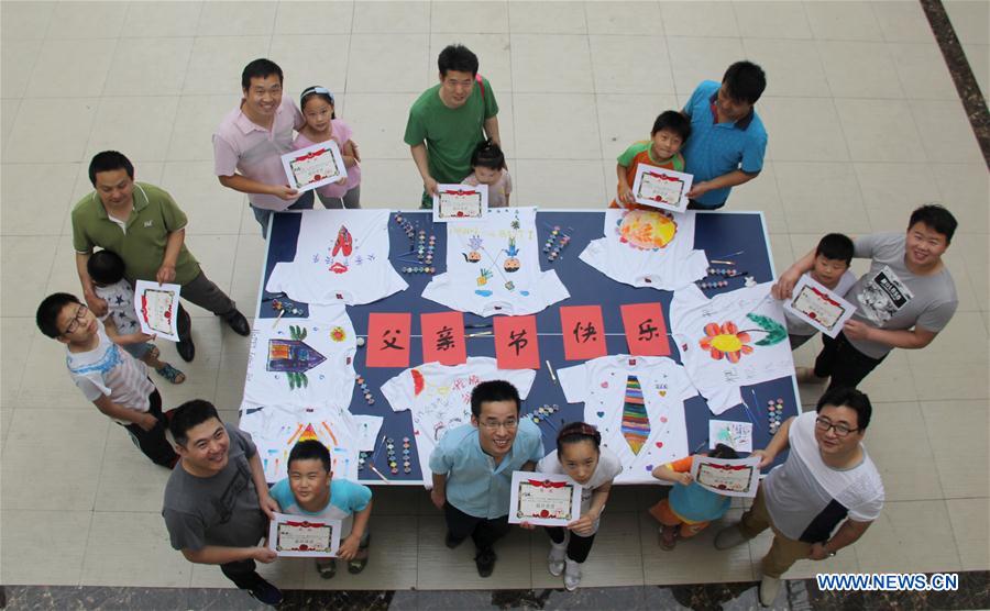 #CHINA-FATHER'S DAY-CELEBRATIONS (CN)