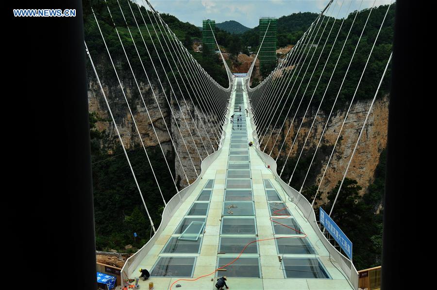 CHINA-HUNAN-ZHANGJIAJIE-GLASS BRIDGE (CN)