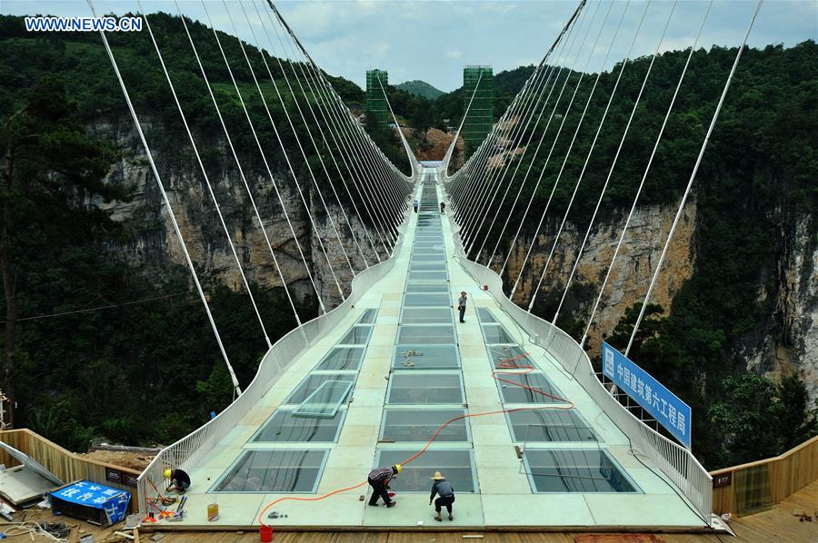 CHINA-HUNAN-ZHANGJIAJIE-GLASS BRIDGE (CN)