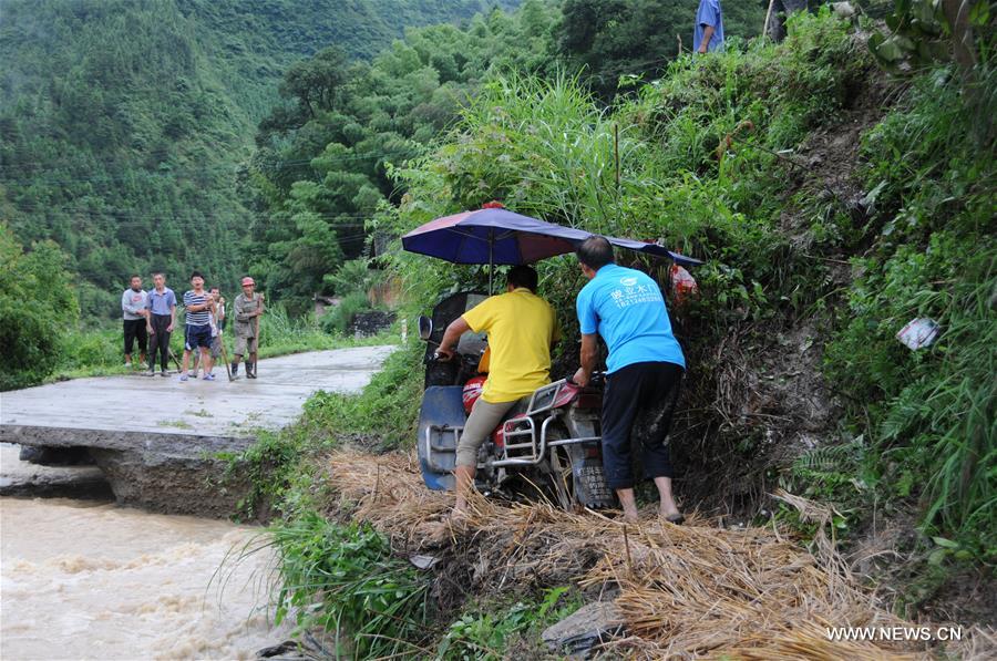 China's meteorological authority renewed its orange alert for heavy rain in the south and southwest of the country on Monday. 