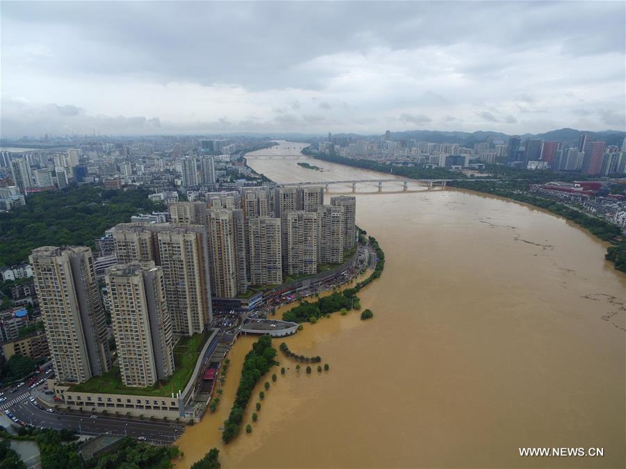Due to torrential rainfall in upper reaches, the highest water level of Liujiang River reached 82.12 meters Tuesday, 0.38 meters lower than the warning line.