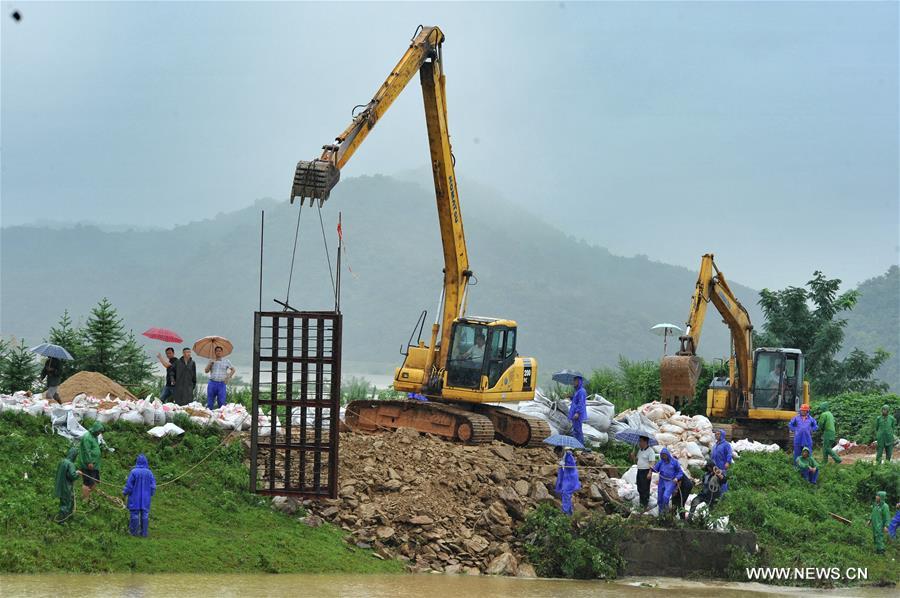 Continuous rainfall has affected 522,300 people, destroyed 600 houses and forced 40,900 to relocate in 317 townships in Hunan. 