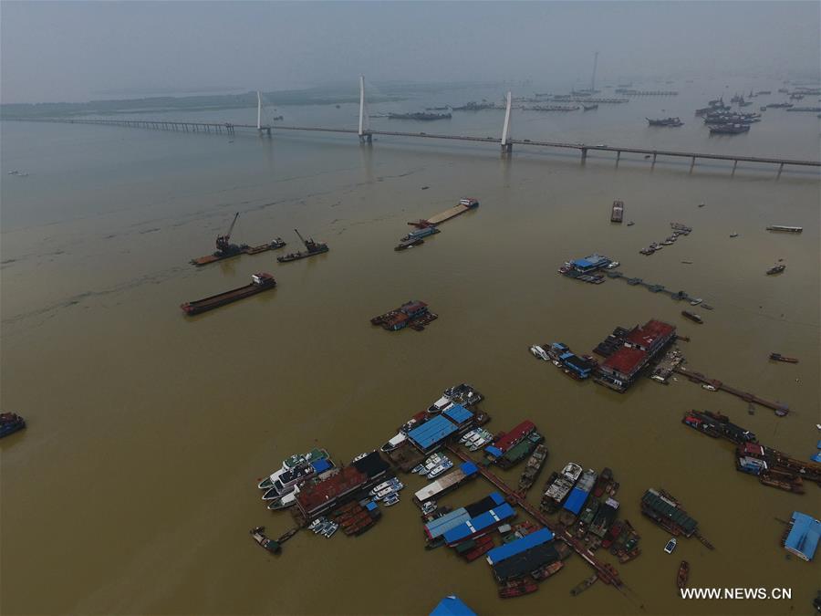 Continuous rainfall has made nine people dead and one missing, destroyed 5,383 houses and affected 3,503,600 people in 608 townships in Hunan