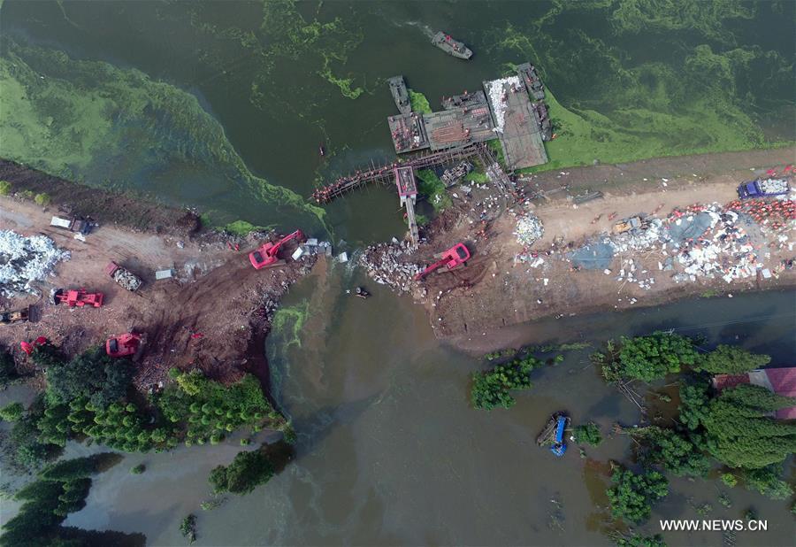 The dike breach in Huarong was plugged after two days of rescue work.