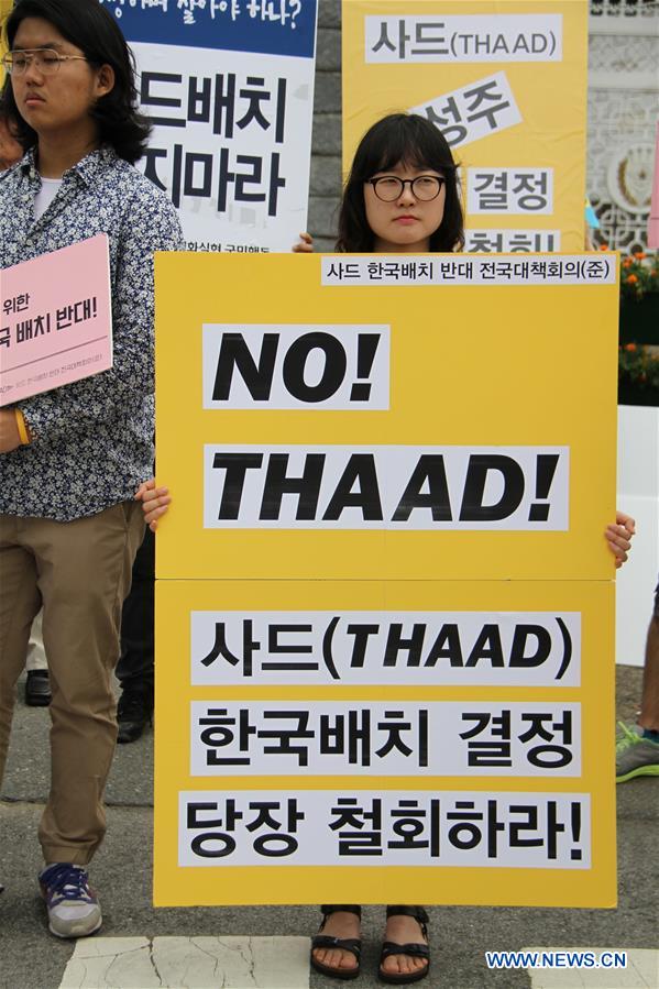 People attend a rally to protest against deploying the U.S. missile defense system, called Terminal High Altitude Area Defense (THAAD), in front of the defense ministry in Seoul, South Korea, July 13, 2016. 
