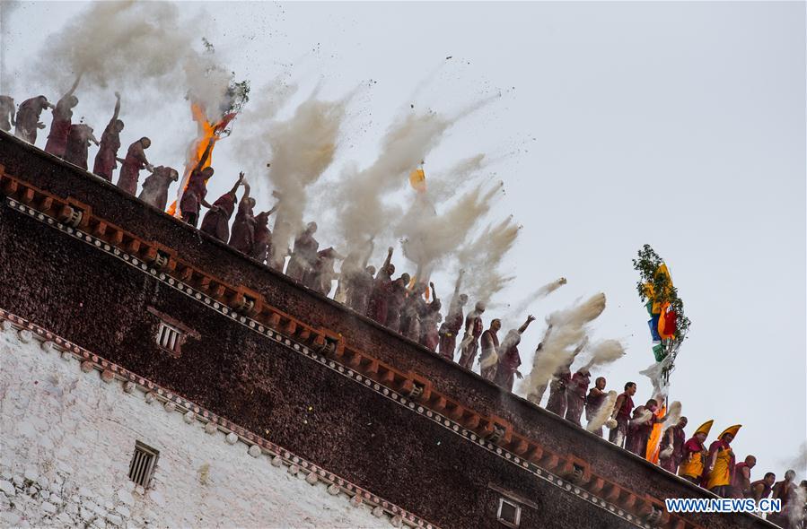 CHINA-TIBET-XIGAZE-UNVEILING OF THE BUDDHA (CN)