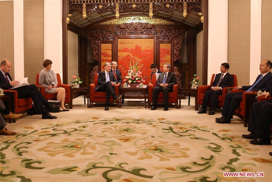 Chinese Vice Premier Ma Kai meets with British Chancellor of the Exchequer Philip Hammond in Beijing, capital of China, July 22, 2016. (Xinhua/Gong Yi)