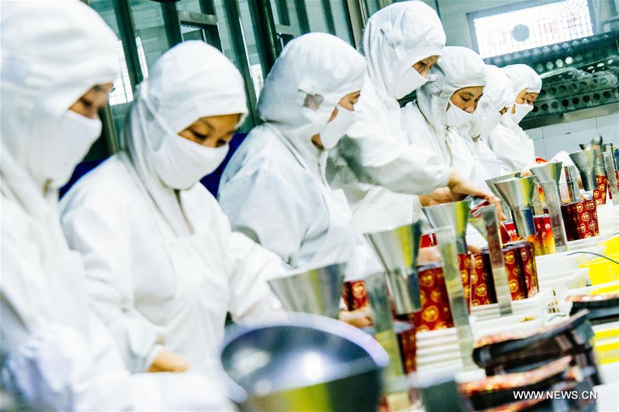 The annual output of the fruit processing industry in Chengde has reached 1.34 million tons including chestnuts, hawthorn berries, apples, apricots, etc. 