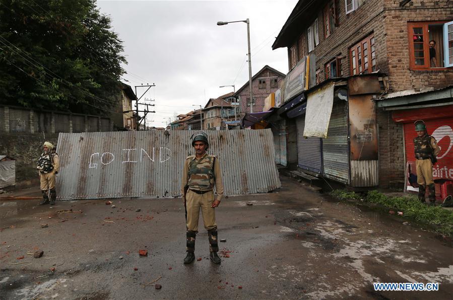 Indian paramilitary troopers stand guard during a curfew in Srinagar, summer capital of Indian-controlled Kashmir, on July 27, 2016.