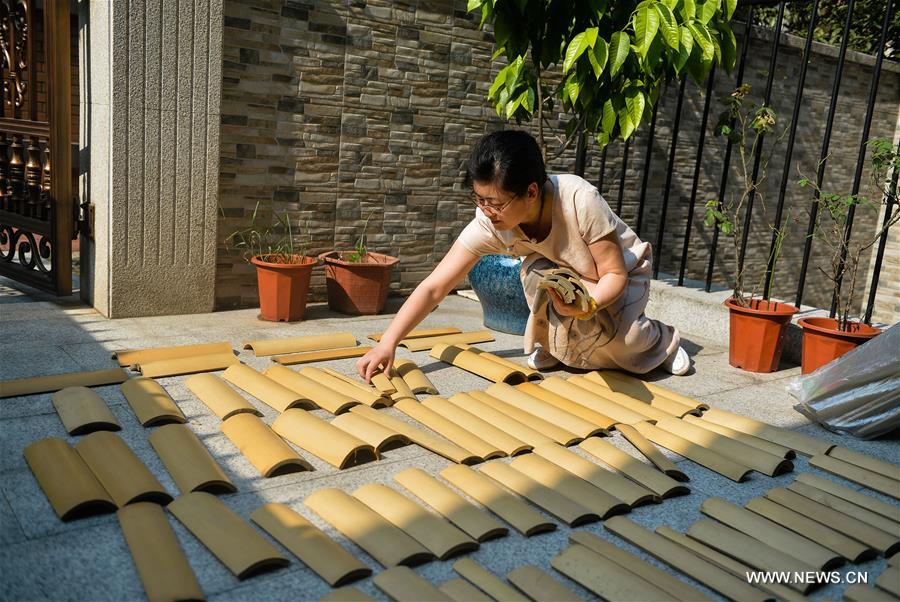 Artists use their skills in creating deep and dimensional procedures to achieve various shadows and level in the surface of bamboo.