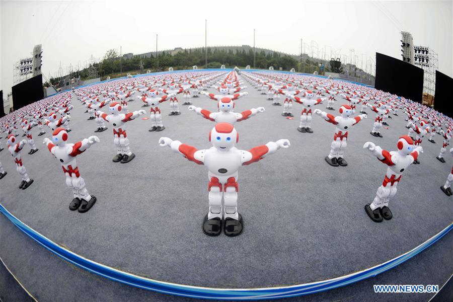 #CHINA-QINGDAO-ROBOT DANCING-GUINNESS RECORD (CN)