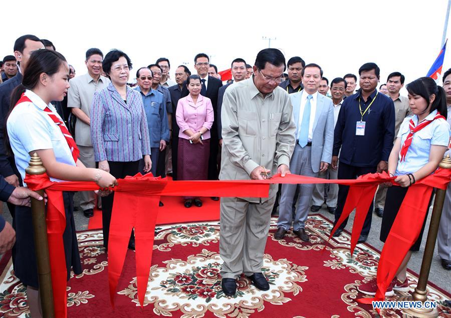 Cambodian Prime Minister Samdech Techo Hun Sen (L) shakes hands with Chinese Ambassador to Cambodia Bu Jianguo during the inauguration ceremony of national road No. 44 in Kampong Speu province, Cambodia, on Aug. 2, 2016.