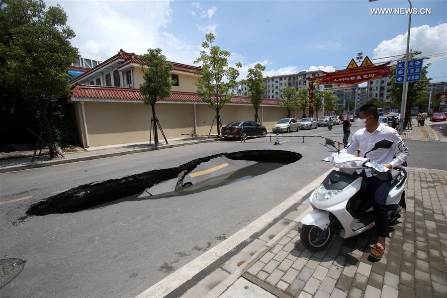 Photo taken on Aug. 6, 2016 shows the collapsed road in Nantong, east China's Jiangsu Province. 
