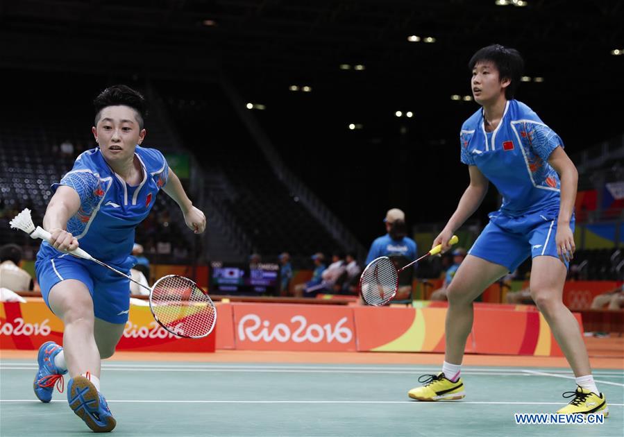 China's Yu Yang (L) and Tang Yuanting compete against South Korea's Chang Ye Na and Lee So Hee during a women's doubles group play stage match of Badminton at the 2016 Rio Olympic Games in Rio de Janeiro, Brazil, on Aug. 13, 2016. 