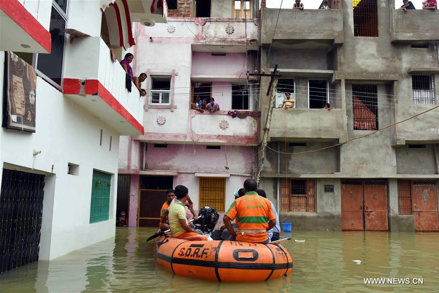 Rescues were operated by State Disaster Response Fund Wednesday among continuous flood in Gaya. Flood situation in this area appeared to be eased with the water level of swollen Ganga flowing below the danger mark, reported local media. (Xinhua/Stringer) 