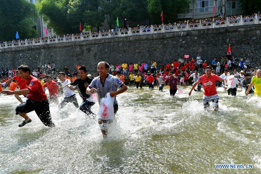 #CHINA-HUBEI-FISH CATCHING (CN)