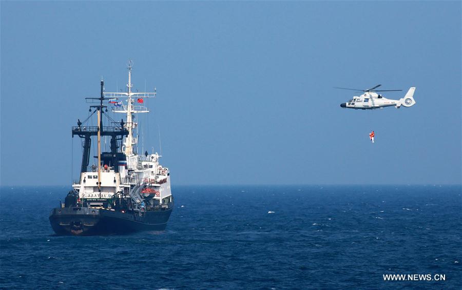 Chinese and Russian fleets conducted joint operation exercise off Guangdong Province in the South China Sea during the 'Joint Sea 2016' drill on Friday. 