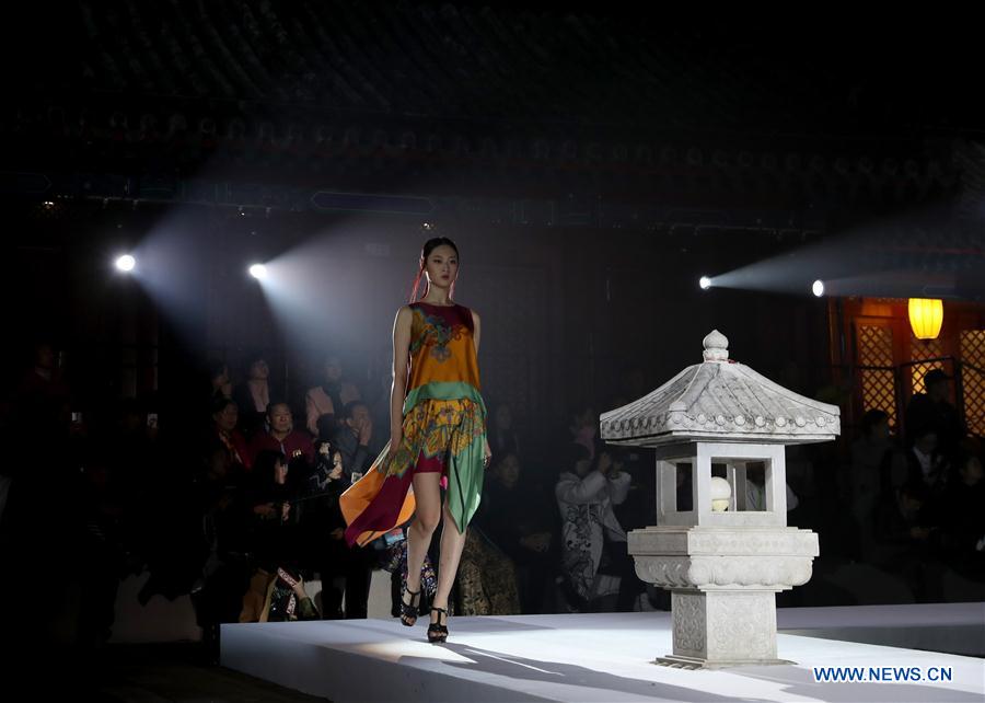 CHINA-BEIJING-FASHION SHOW-ANCIENT TEMPLE (CN)