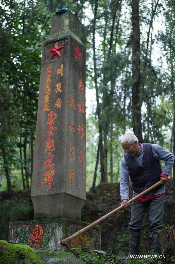 CHINA-SICHUAN-LONG MARCH-MARTYRS CEMETERY-GRAVEKEEPER(CN) 
