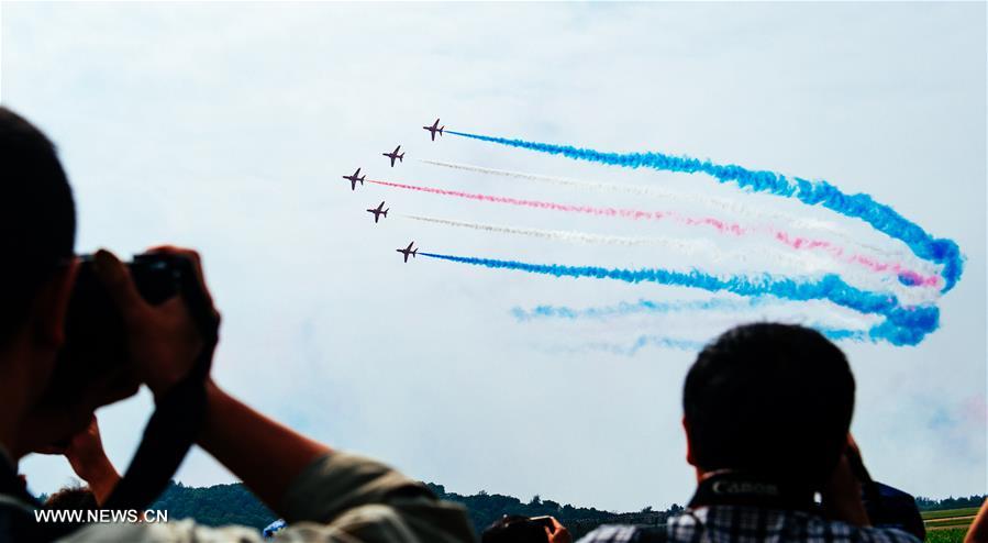 CHINA-ZHUHAI-AVIATION-EXHIBITION-AIRSHOW-RED ARROWS (CN)